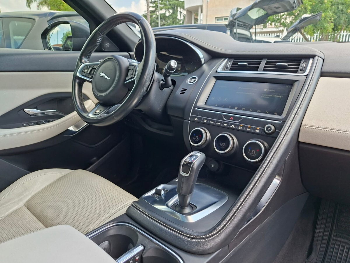 Jaguar E-Pace 2.0D 150 CV AWD aut. R-Dynamic (14)