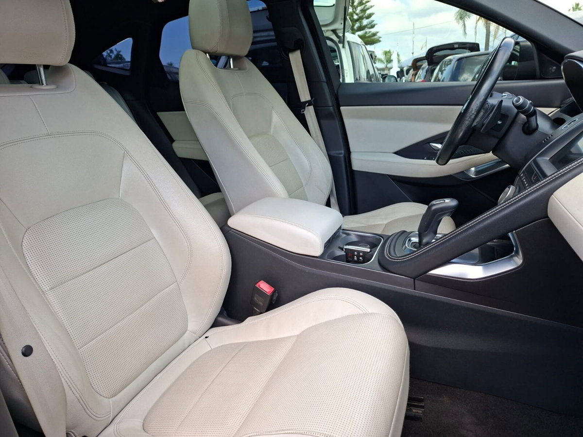 Jaguar E-Pace 2.0D 150 CV AWD aut. R-Dynamic (18)