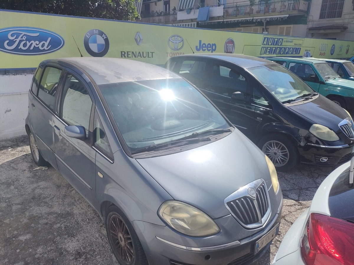 Lancia Musa 1.3 Mjt 16V 95 CV DPF Oro (2)