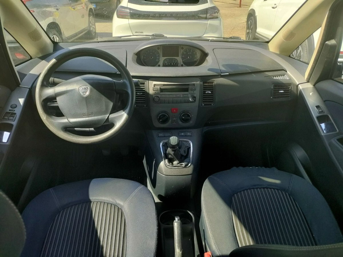 Lancia Musa 1.3 Mjt 16V 95 CV DPF Oro (4)