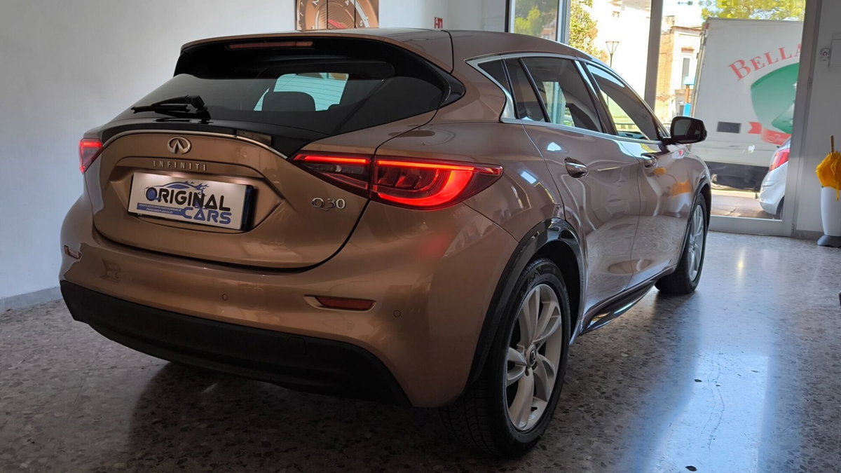 Infiniti Q30 1.5 diesel Business Executive (10)