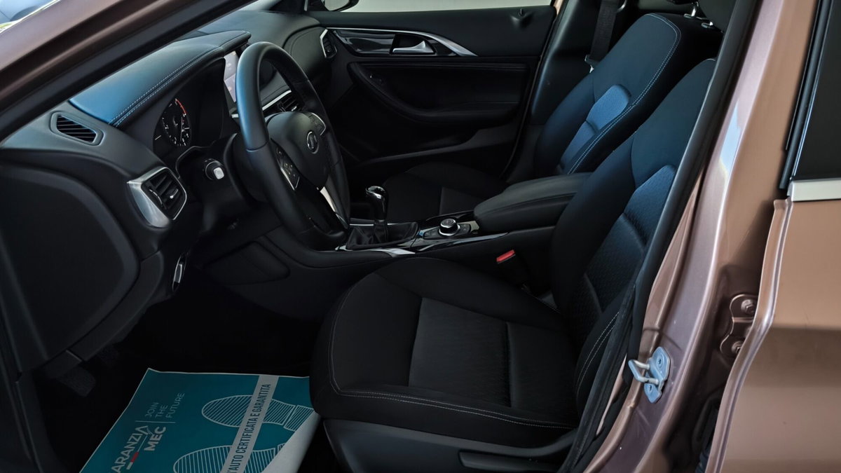 Infiniti Q30 1.5 diesel Business Executive (13)
