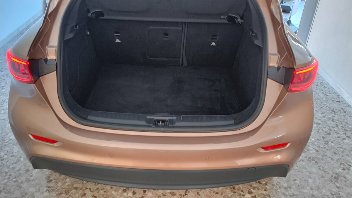 Infiniti Q30 1.5 diesel Business Executive (17)