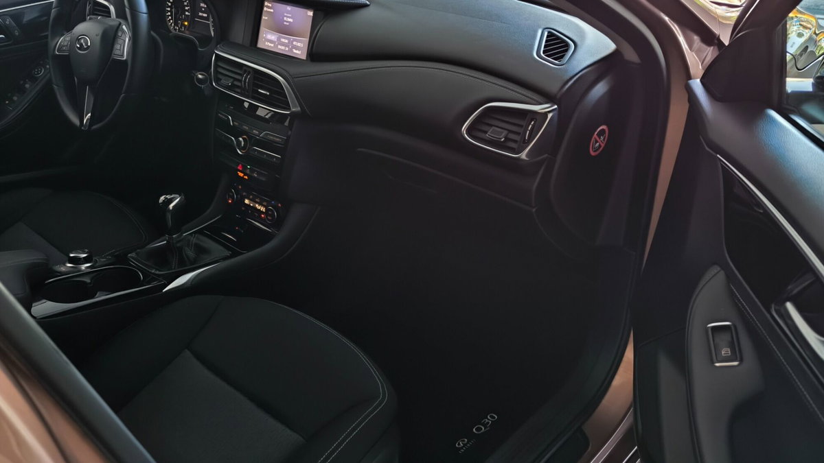 Infiniti Q30 1.5 diesel Business Executive (19)