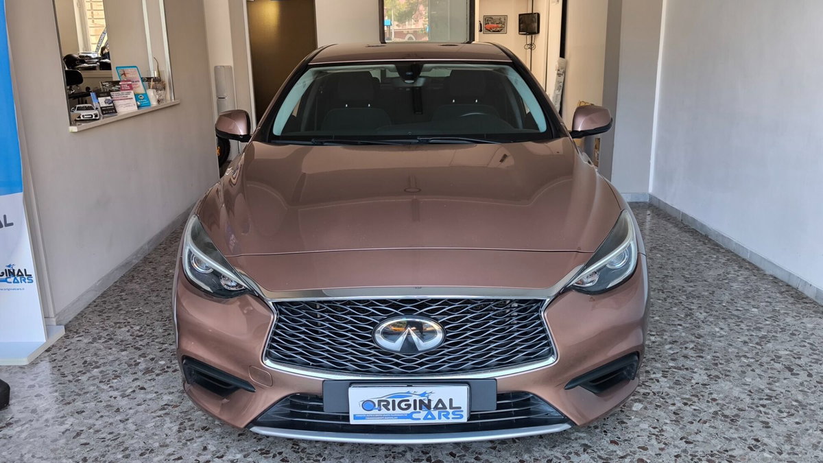 Infiniti Q30 1.5 diesel Business Executive (2)