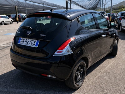 Lancia Ypsilon 1.0 FireFly 5 porte S&S Hybrid Silver Plus (2)