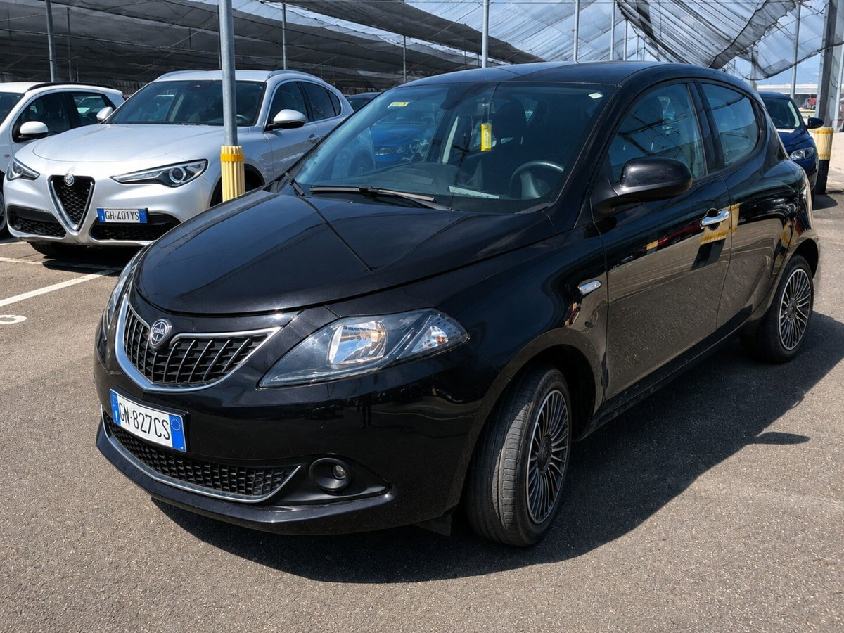 Lancia Ypsilon 1.0 FireFly 5 porte S&S Hybrid Silver Plus (3)