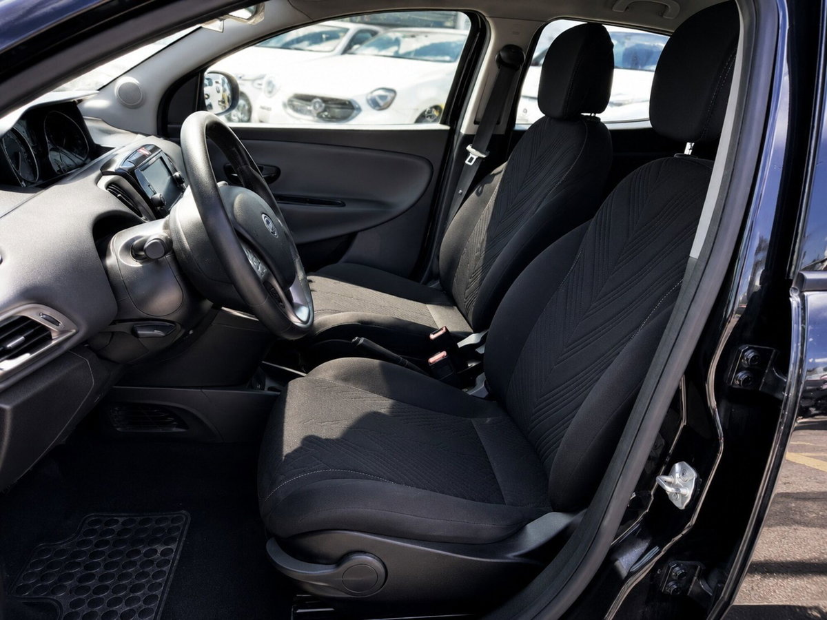 Lancia Ypsilon 1.0 FireFly 5 porte S&S Hybrid Silver Plus (4)