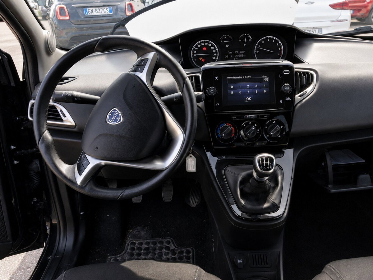 Lancia Ypsilon 1.0 FireFly 5 porte S&S Hybrid Silver Plus (5)