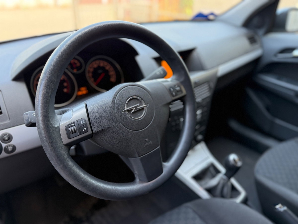 Opel Astra 1.4 16V Twinport 5 porte Enjoy (11)