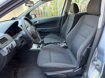 Opel Astra 1.4 16V Twinport 5 porte Enjoy (12)