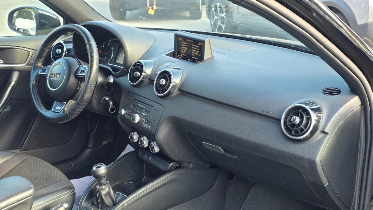 Audi A1 1.6 TDI S line edition (11)