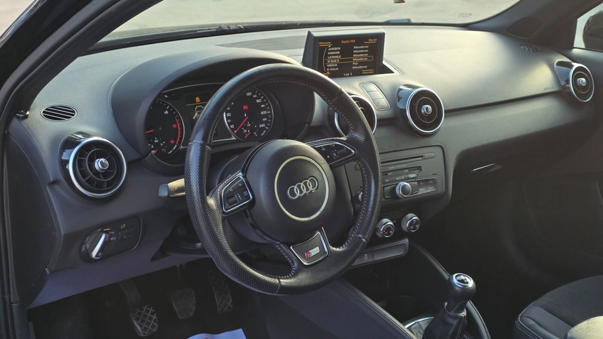 Audi A1 1.6 TDI S line edition (9)