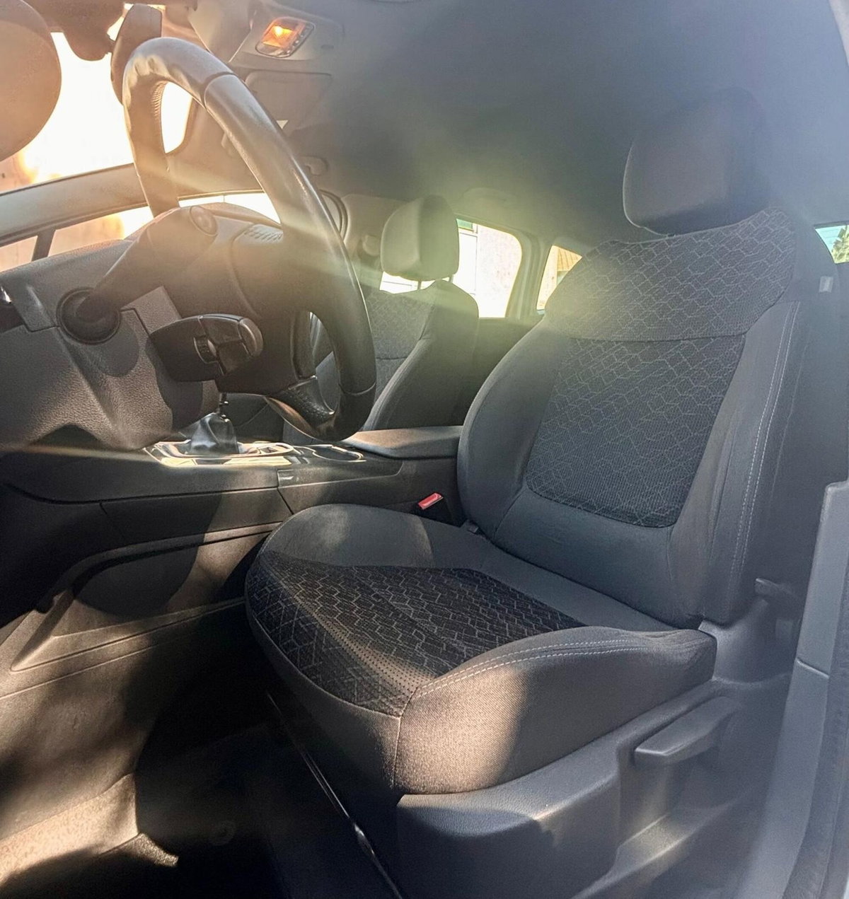 Peugeot 3008 1.6 HDi 115CV Active (13)