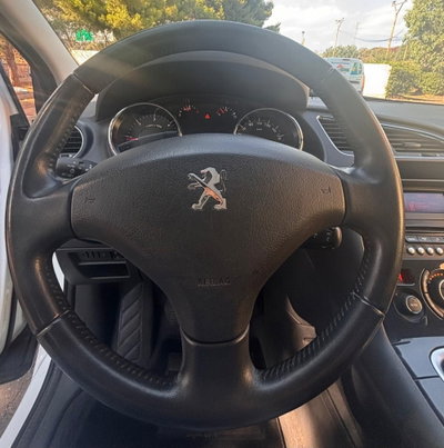 Peugeot 3008 1.6 HDi 115CV Active (16)