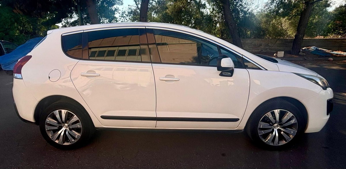 Peugeot 3008 1.6 HDi 115CV Active (2)