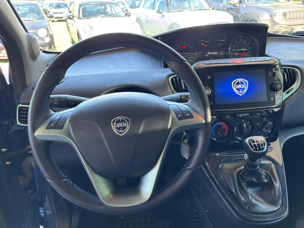 Lancia Ypsilon 1.0 FireFly 5 porte S&S Hybrid Alberta Ferretti (10)