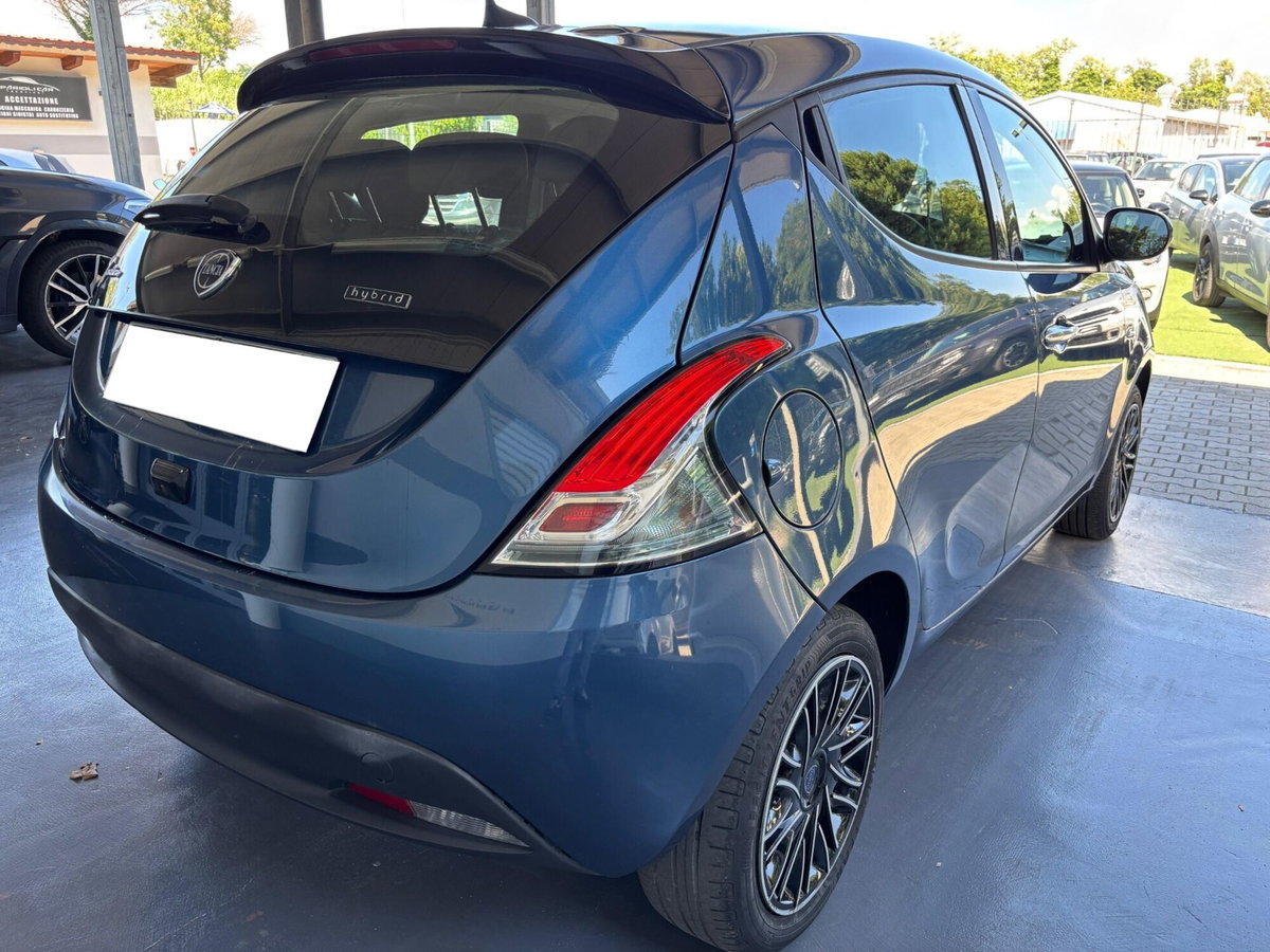 Lancia Ypsilon 1.0 FireFly 5 porte S&S Hybrid Alberta Ferretti (6)