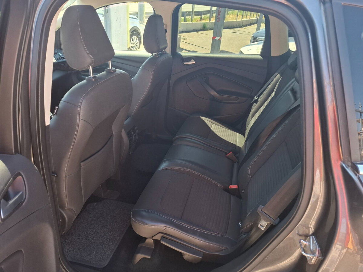 Ford Kuga 1.5 TDCI 120 CV S&S 2WD Powershift Edition (6)