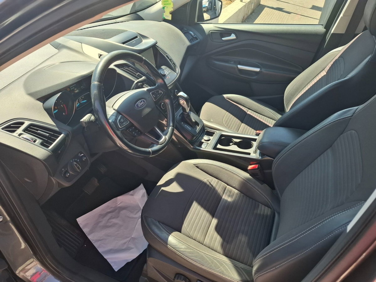 Ford Kuga 1.5 TDCI 120 CV S&S 2WD Powershift Edition (8)
