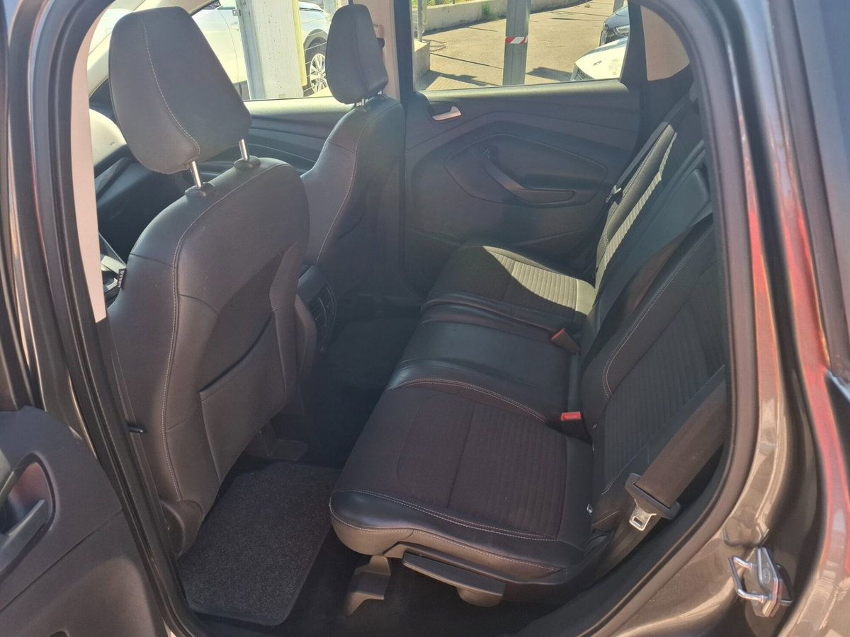 Ford Kuga 1.5 TDCI 120 CV S&S 2WD Powershift Edition (9)