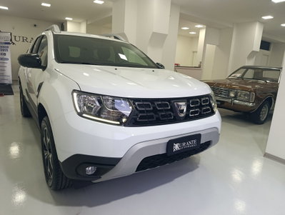 Dacia Duster 1.5 Blue dCi 8V 115 CV 4x4 15th Anniversary (2)