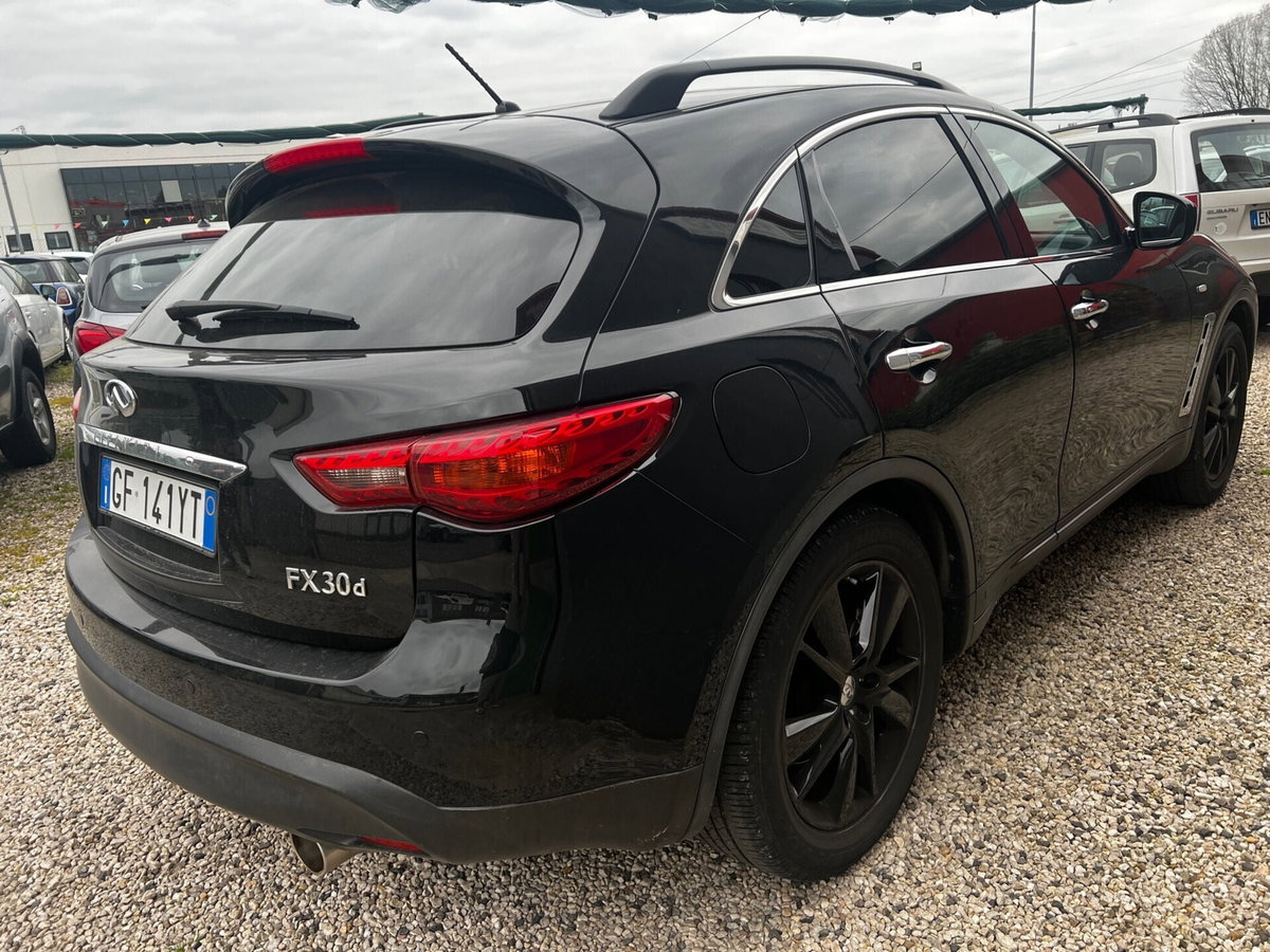 Infiniti FX FX30d S Premium (10)