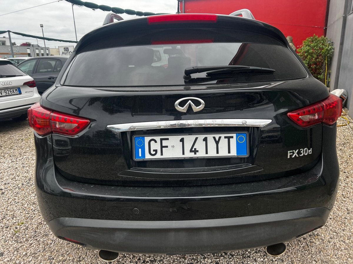 Infiniti FX FX30d S Premium (11)