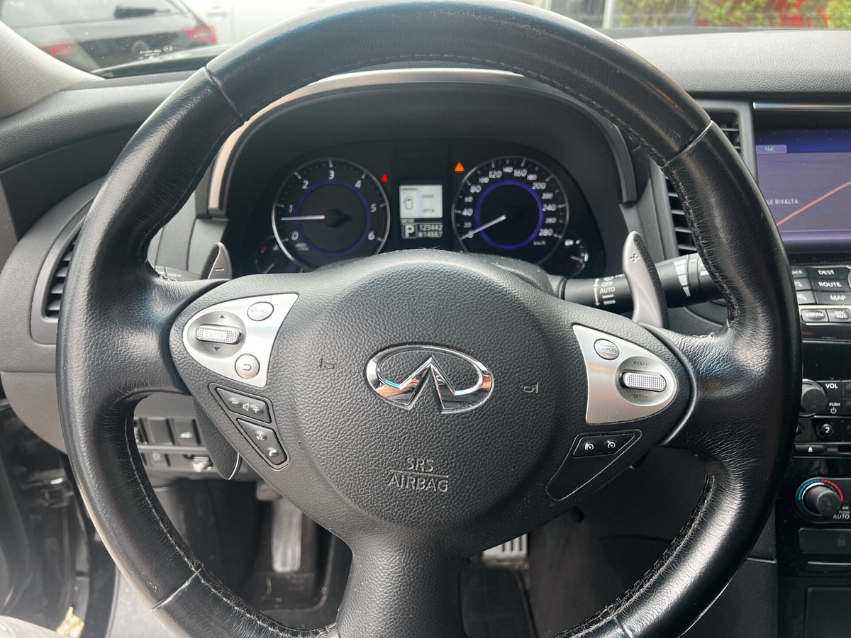 Infiniti FX FX30d S Premium (13)