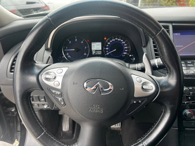 Infiniti FX FX30d S Premium (13)