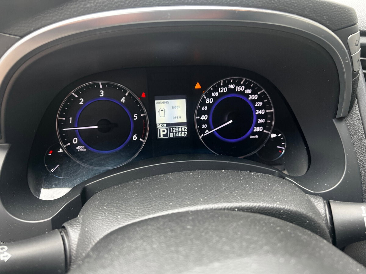 Infiniti FX FX30d S Premium (18)
