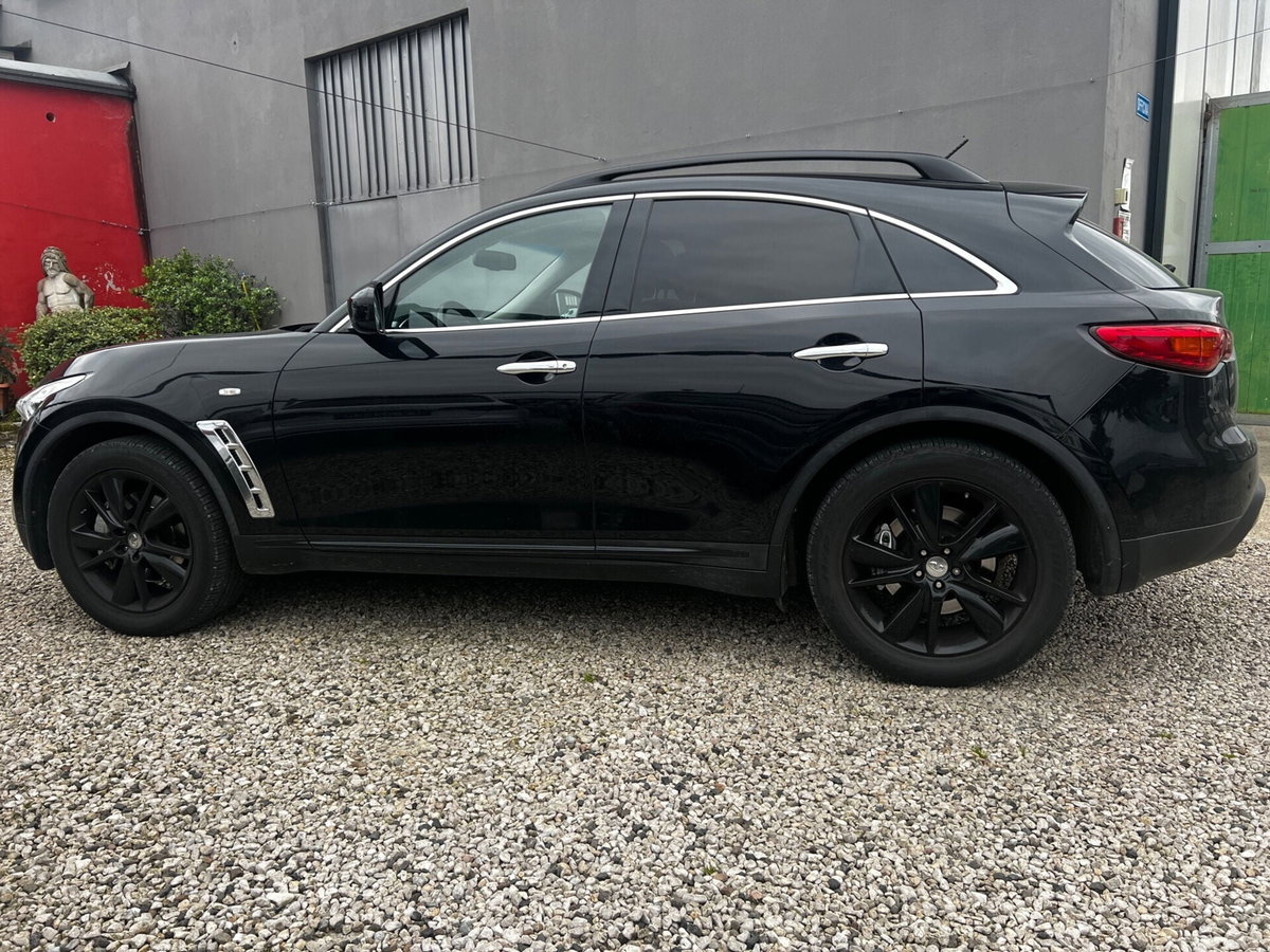 Infiniti FX FX30d S Premium (6)