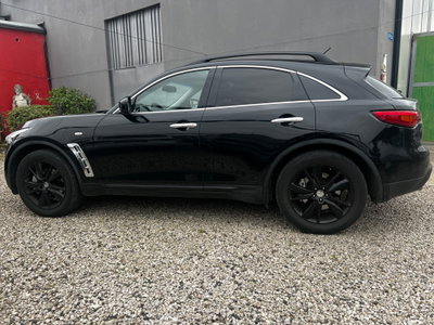 Infiniti FX FX30d S Premium (6)