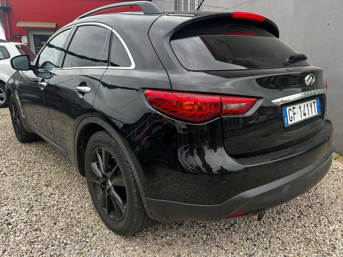 Infiniti FX FX30d S Premium (7)