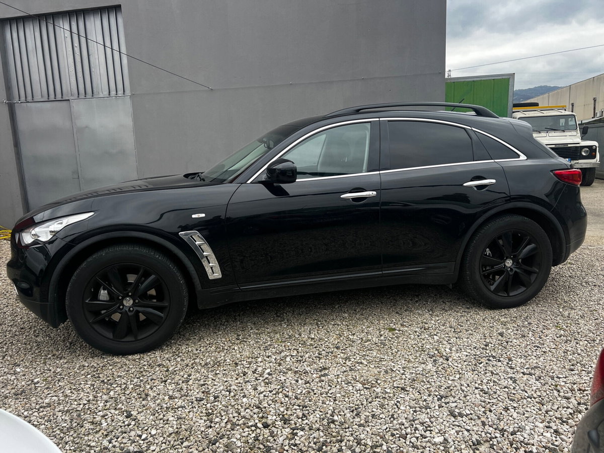 Infiniti FX FX30d S Premium (8)