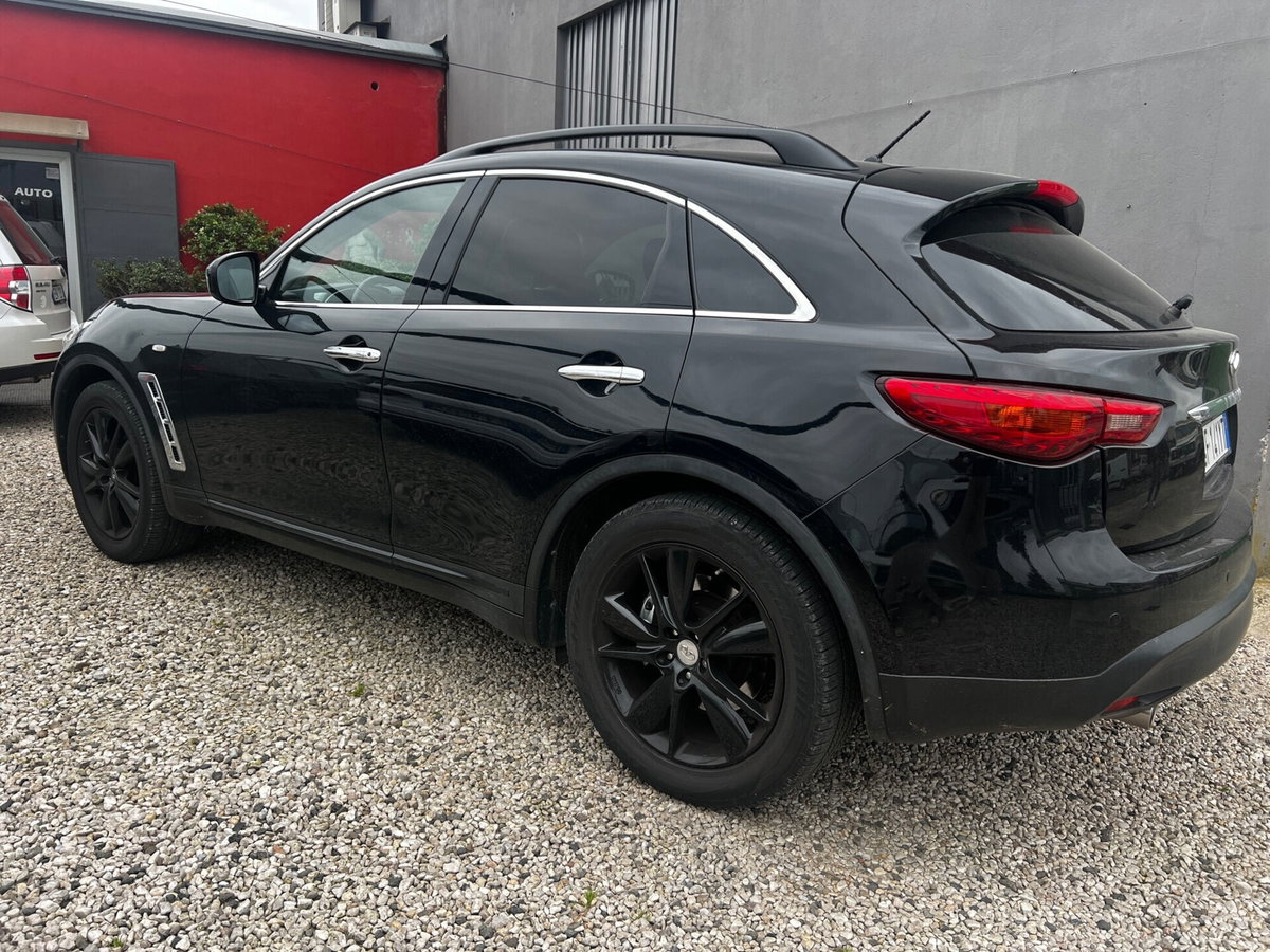 Infiniti FX FX30d S Premium (9)