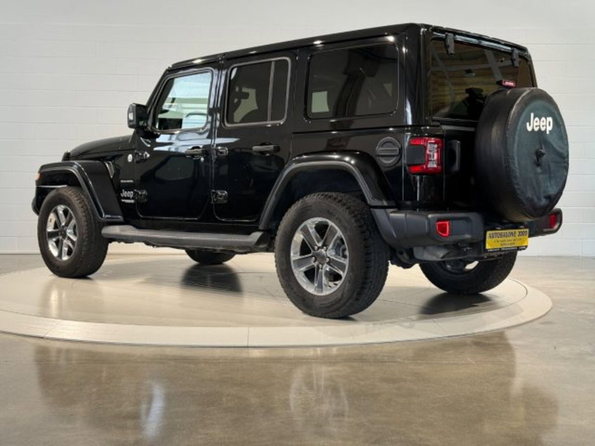Jeep Wrangler Unlimited 2.2 Mjt II Sahara (2)