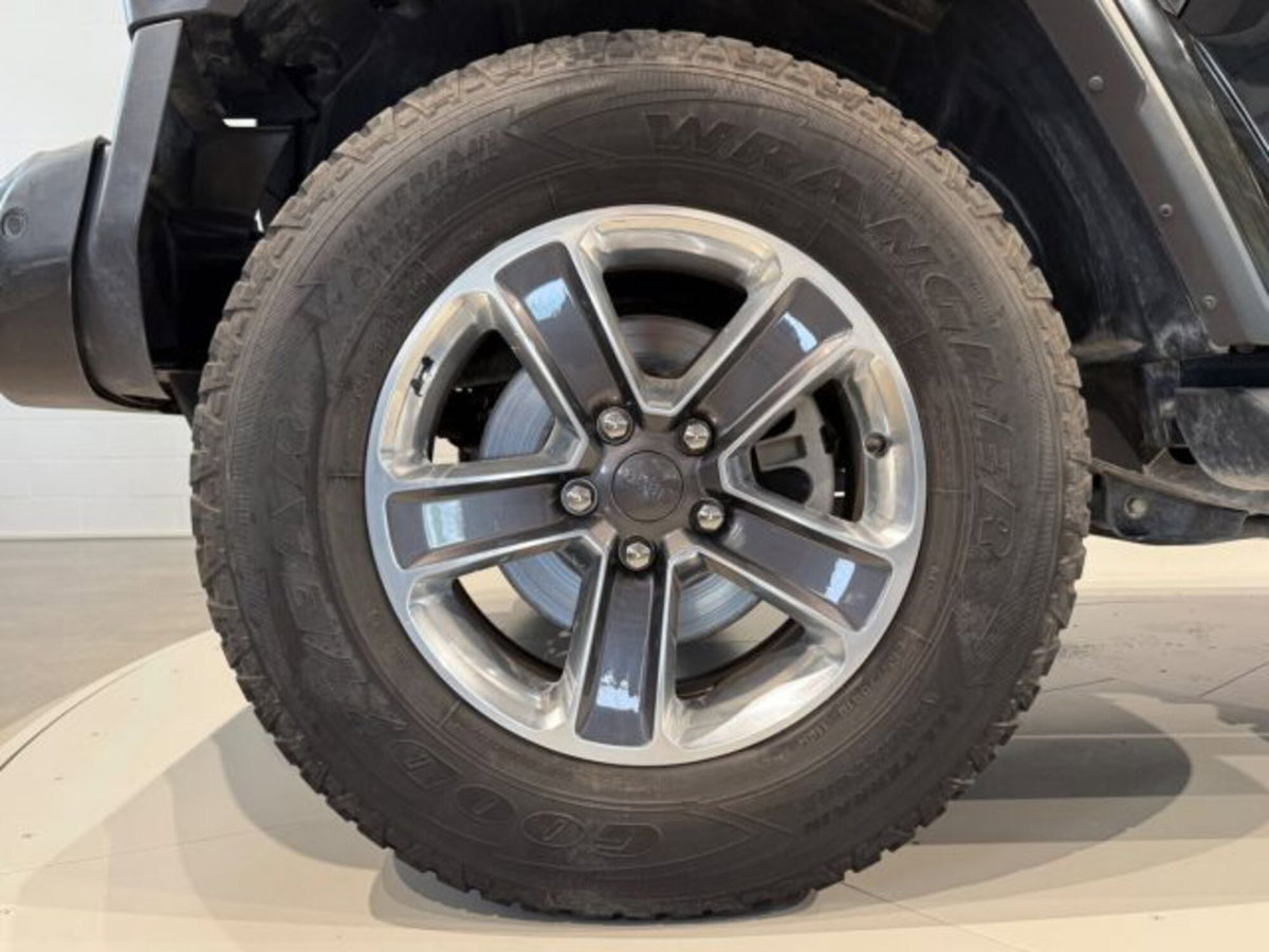 Jeep Wrangler Unlimited 2.2 Mjt II Sahara (8)