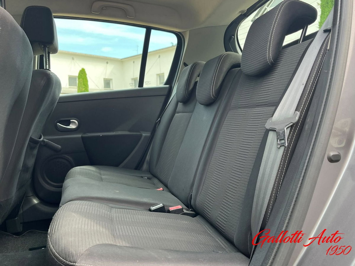 Renault Clio 1.2 75CV 5 porte Live (14)