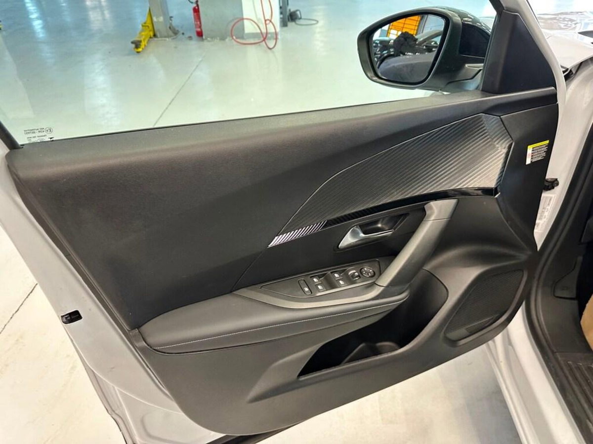 Peugeot 2008 1.2 puretech Allure s&s 100cv (7)
