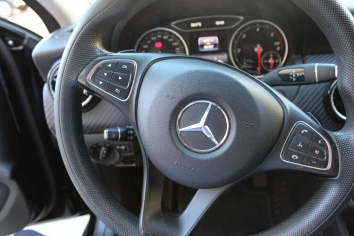 Mercedes-Benz GLA SUV 200 d Automatic 4Matic Business (11)