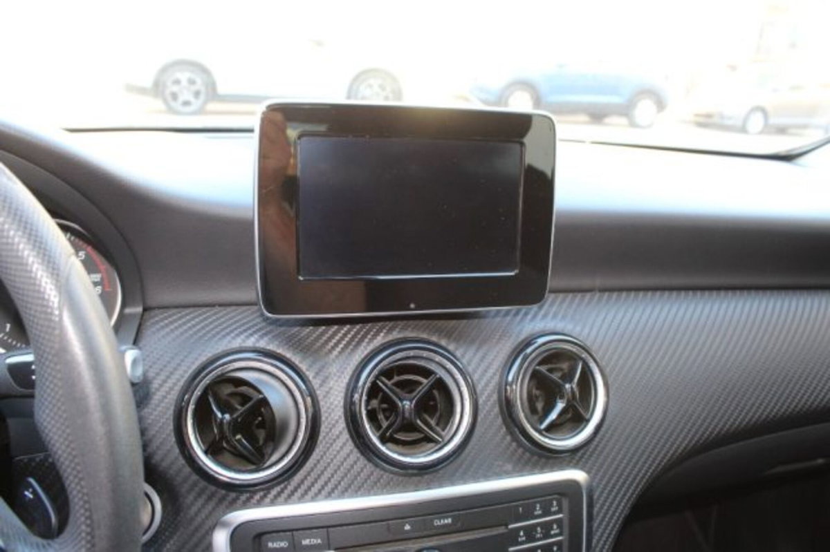 Mercedes-Benz GLA SUV 200 d Automatic 4Matic Business (12)