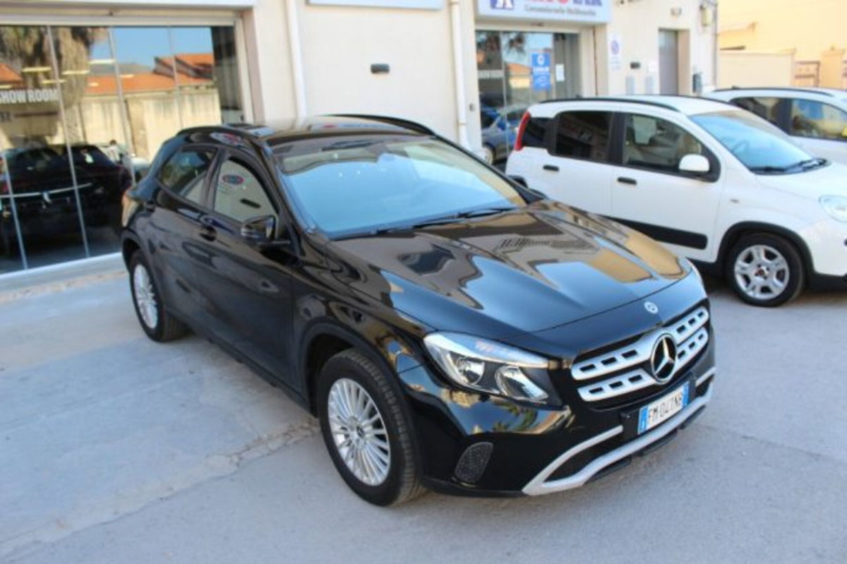 Mercedes-Benz GLA SUV 200 d Automatic 4Matic Business (3)
