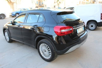 Mercedes-Benz GLA SUV 200 d Automatic 4Matic Business (6)