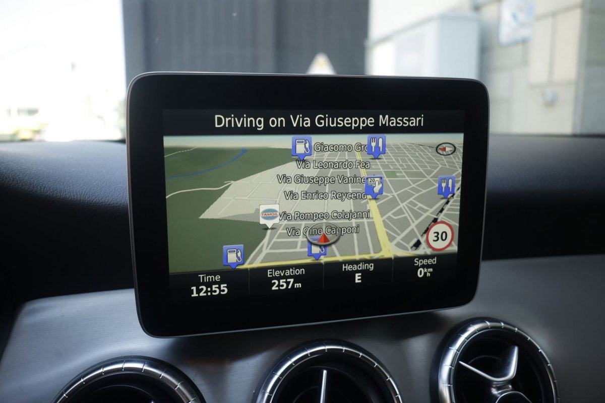 Mercedes-Benz CLA 220 d Automatic Premium (7)