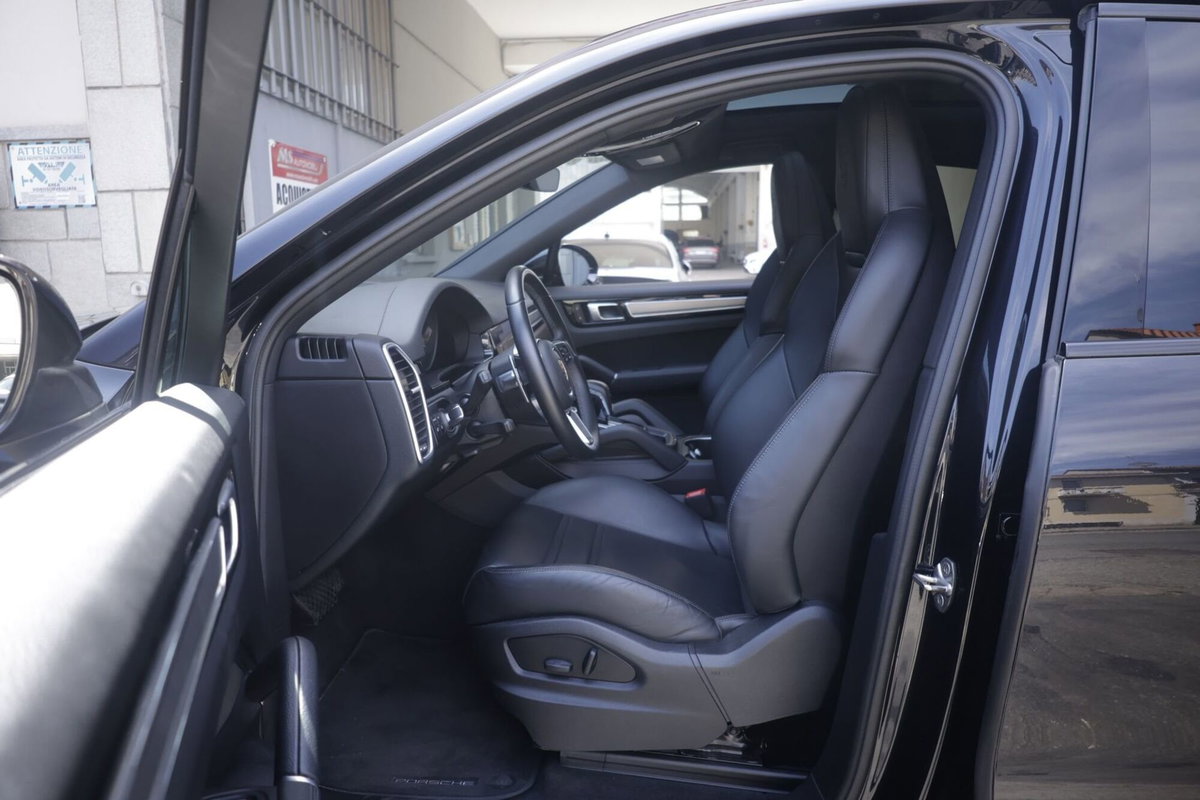 Porsche Cayenne 3.0 V6 Platinum Edition (18)