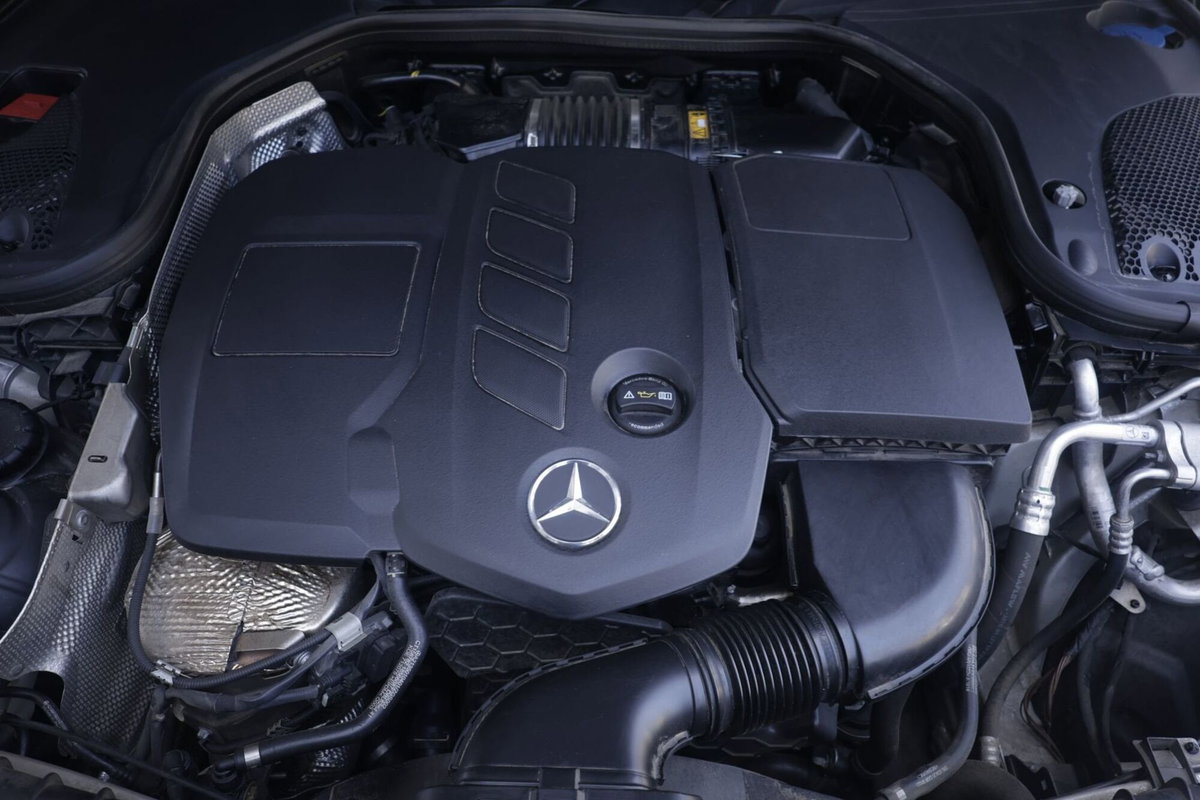 Mercedes-Benz Classe E Coupé 220 d 4Matic Premium Plus (20)