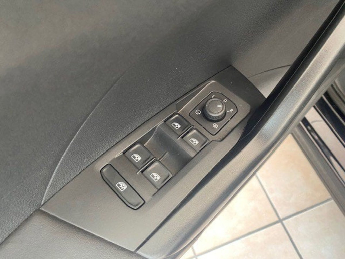 Volkswagen T-Cross 1.0 tsi Edition 95cv (8)