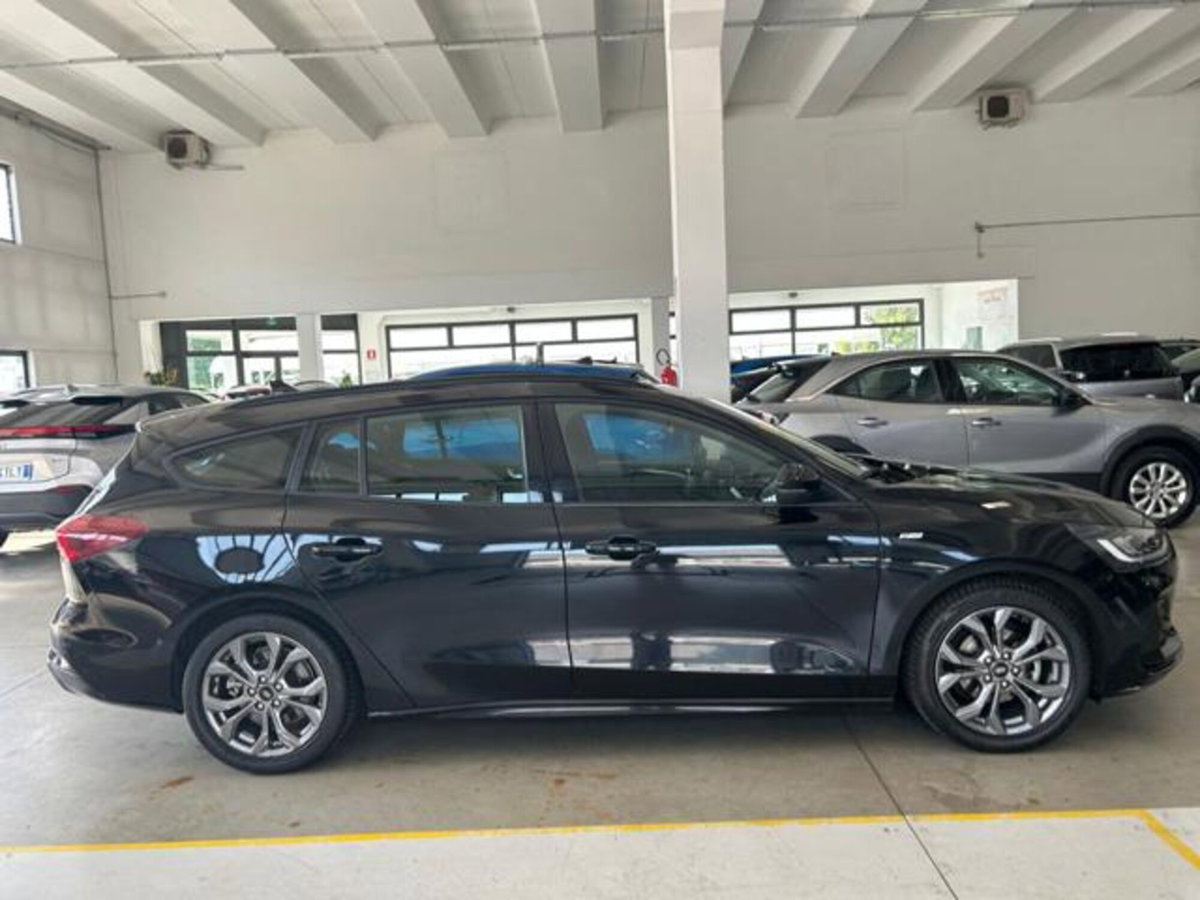 Ford Focus Station Wagon 1.0 EcoBoost Hybrid 155 CV SW ST-Line (4)