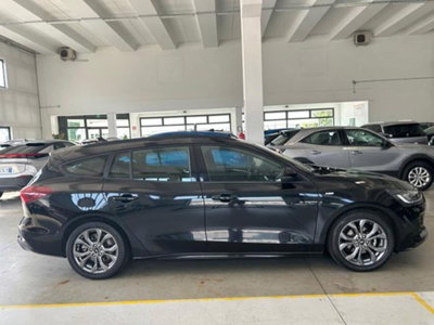 Ford Focus Station Wagon 1.0 EcoBoost Hybrid 155 CV SW ST-Line (4)